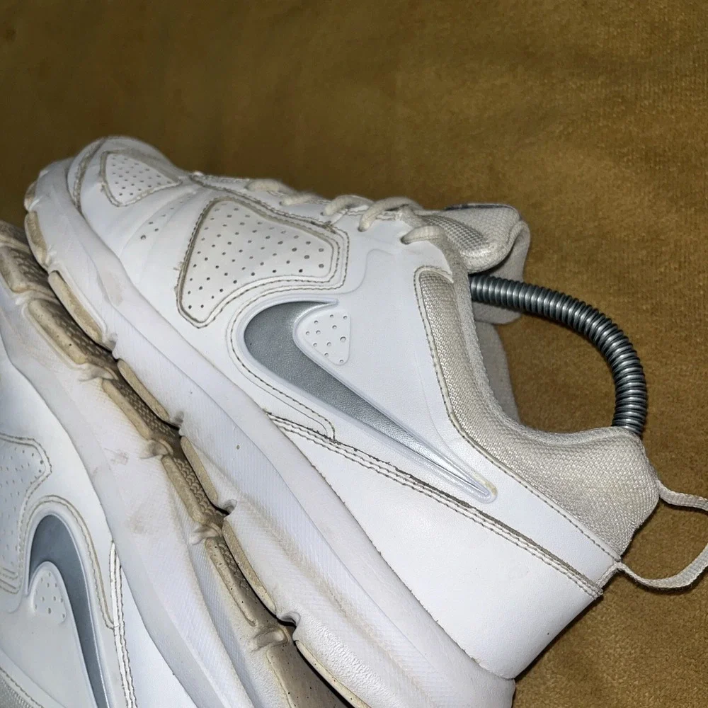 Nike Womens‎ T White Casual Shoes Sneakers Size 8.5 Athletic CrossFit Court Shoe